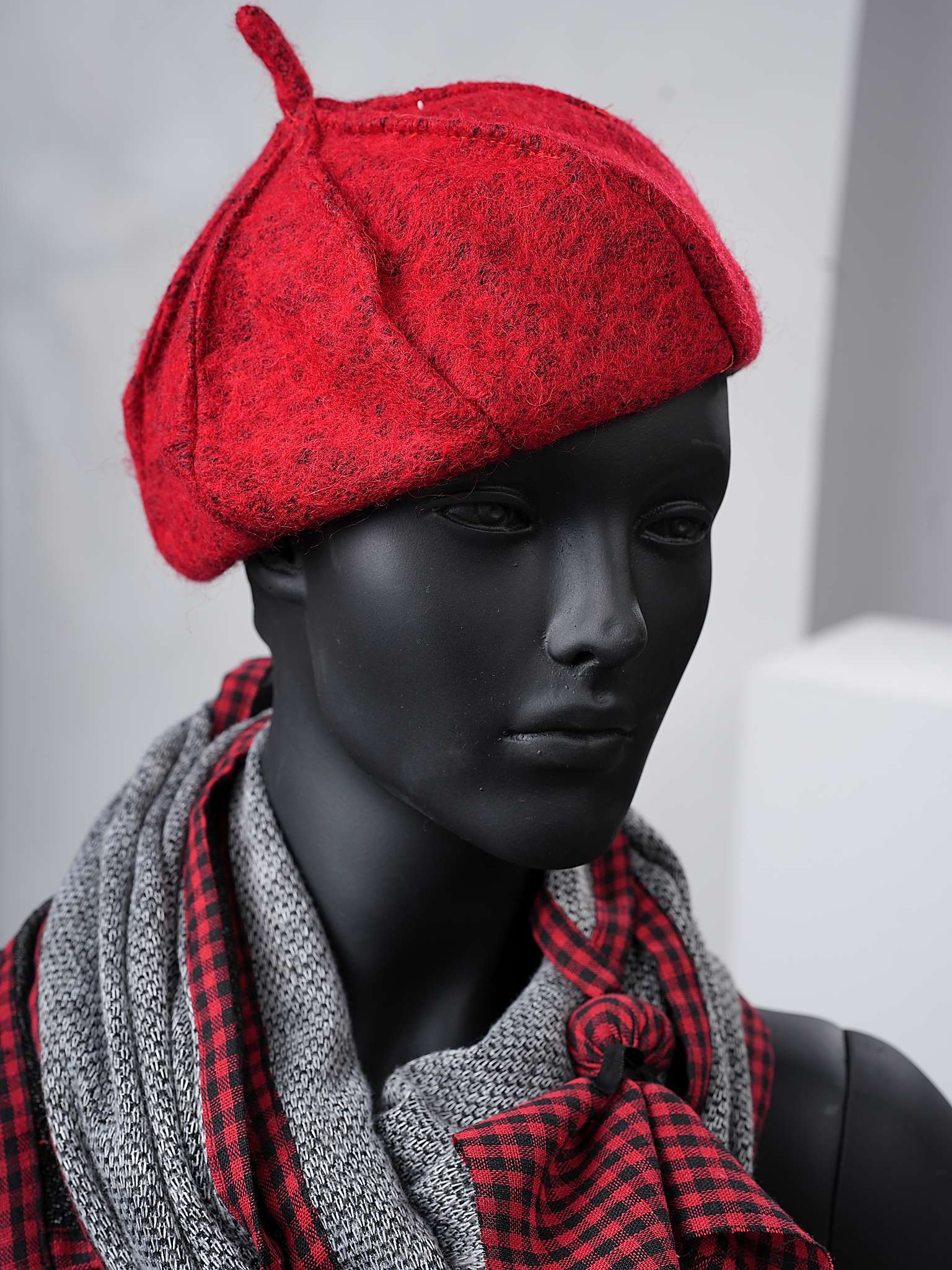 کلاه پشمی قرمز